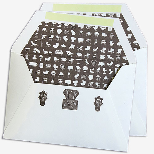 Нестандартный конверт из тонированной бумаги с внутренней запечаткой